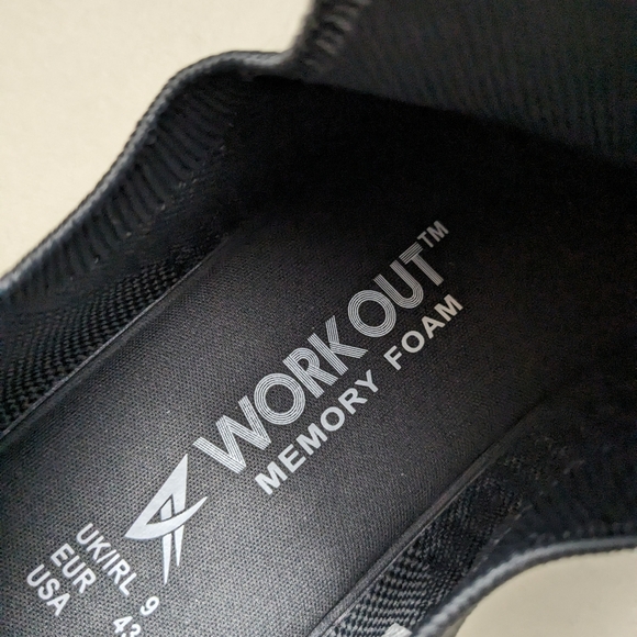 Men's fabric WORKOUT slip-on sneaker. Size 10. - Picture 3 of 5